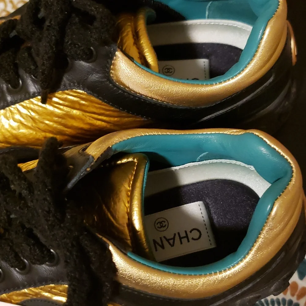 Women's Authentic Chanel sneakers - Picture 5 of 7